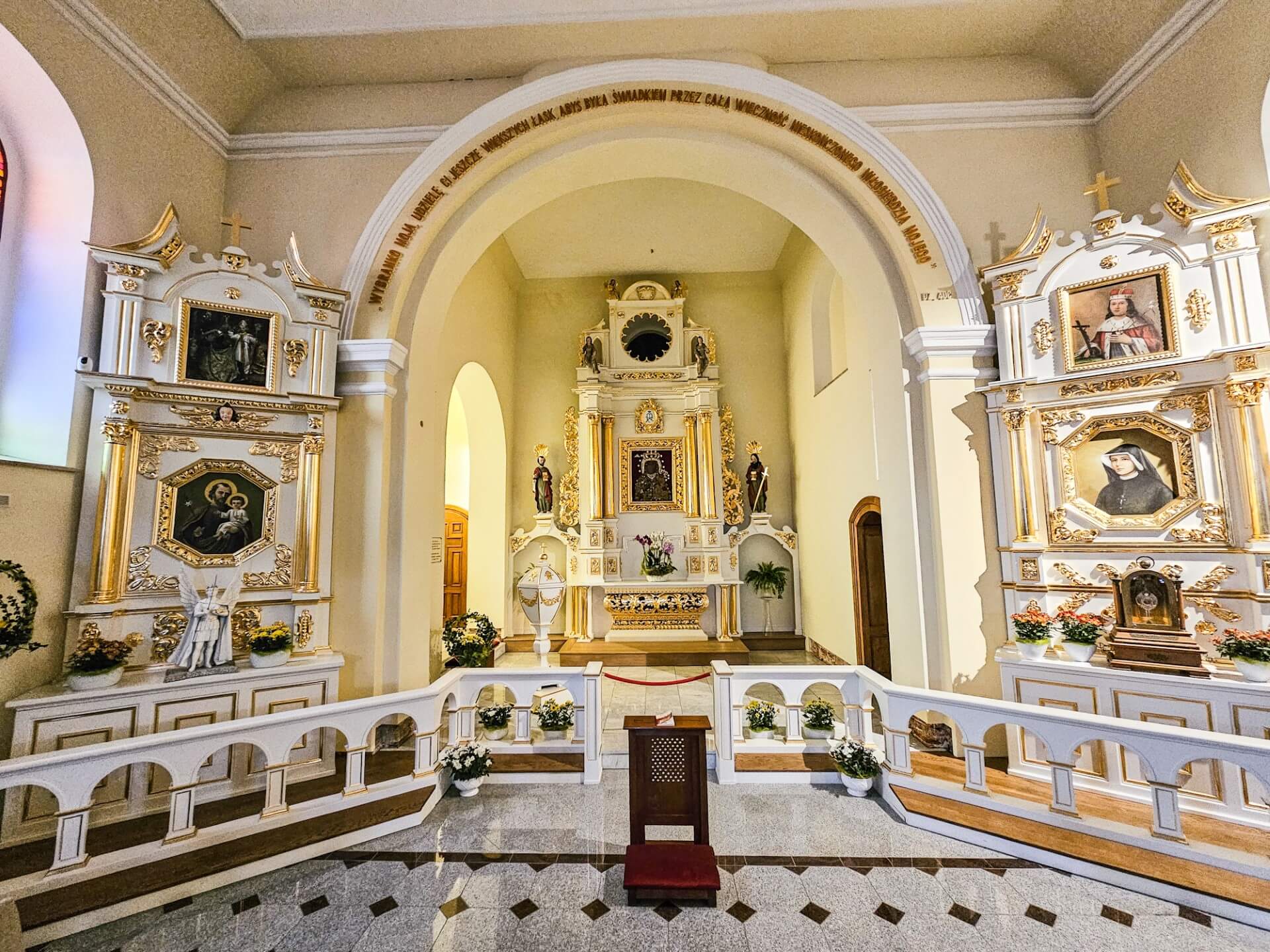 Sanktuarium Urodzin i Chrztu św. Faustyny w Świnicach 